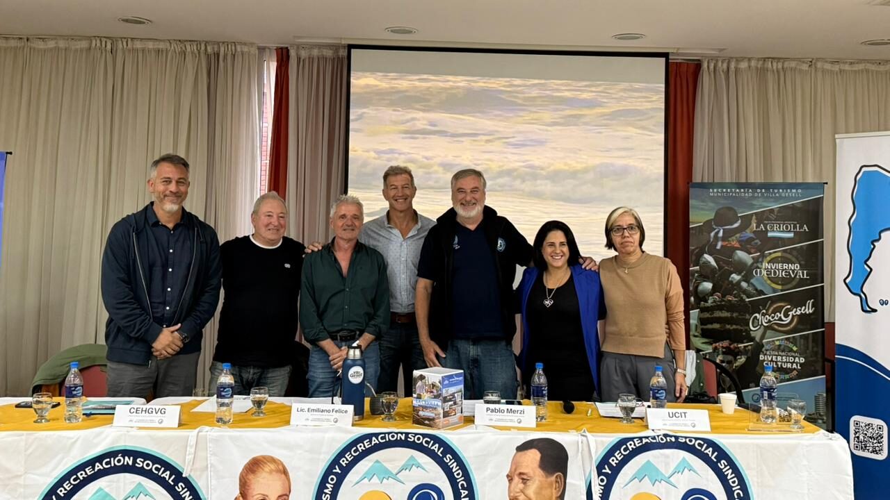 Autoridades y referentes del turismo social durante el X Congreso de Turismo Social y Sindical realizado en Villa Gesell